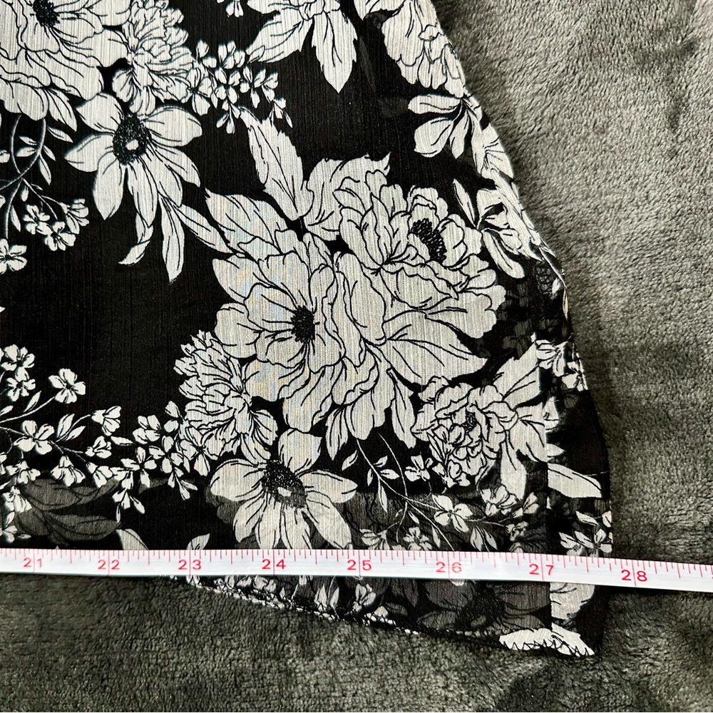 Vince Camuto sleeveless blouse - Picture 5 of 6
